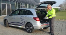 How Mercedes-Mobilo Opens Your Car Without Damaging It