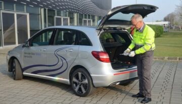 How Mercedes-Mobilo Opens Your Car Without Damaging It