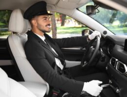 Seamless Mobility: How Professional Chauffeur Standards Transform the Stress of Executive Travel