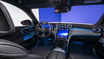Das neue Mercedes-Benz C-Klasse T-Modell, 2026.

Exterieur: Lavender Silber

Mercedes-Benz C 300 e T-Modell Plug-In-Hybrid | Energieverbrauch gewichtet, kombiniert: 16,0‒15,2 kWh/100 km plus 2,7‒2,4 l/100 km | Kraftstoffverbrauch kombiniert bei entladener Batterie: 7,7‒6,9 l/100 km | CO₂-Emissionen gewichtet, kombiniert: 61‒55 g/km | CO₂-Klasse gewichtet, kombiniert: B | CO₂-Klassen bei entladener Batterie: F 

The new Mercedes-Benz C-Class Estate, 2026.

Exterior: Lavender Silver

Mercedes-Benz C 300 e Estate Plug-In Hybrid | Weighted, combined energy consumption: 16.0‒15.2 kWh/100 km plus 2.7‒2.4 l/100 km | Combined fuel consumption with discharged battery: 7.7‒6.9 l/100 km | Weighted, combined CO₂ emissions: 61‒55 g/km | Weighted, combined CO₂ class: B | CO₂ classes with discharged battery: F