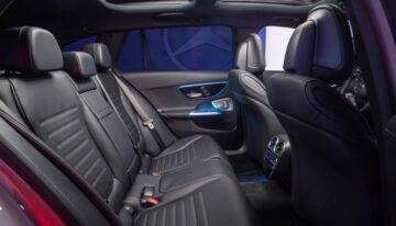 Das neue Mercedes-Benz C-Klasse T-Modell, 2026.

Exterieur: Lavender Silber

Mercedes-Benz C 300 e T-Modell Plug-In-Hybrid | Energieverbrauch gewichtet, kombiniert: 16,0‒15,2 kWh/100 km plus 2,7‒2,4 l/100 km | Kraftstoffverbrauch kombiniert bei entladener Batterie: 7,7‒6,9 l/100 km | CO₂-Emissionen gewichtet, kombiniert: 61‒55 g/km | CO₂-Klasse gewichtet, kombiniert: B | CO₂-Klassen bei entladener Batterie: F 

The new Mercedes-Benz C-Class Estate, 2026.

Exterior: Lavender Silver

Mercedes-Benz C 300 e Estate Plug-In Hybrid | Weighted, combined energy consumption: 16.0‒15.2 kWh/100 km plus 2.7‒2.4 l/100 km | Combined fuel consumption with discharged battery: 7.7‒6.9 l/100 km | Weighted, combined CO₂ emissions: 61‒55 g/km | Weighted, combined CO₂ class: B | CO₂ classes with discharged battery: F