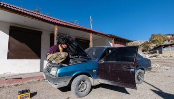 When the Car Stops but the Trip Isn’t Over: A Roadside Emergency Plan That Actually Works