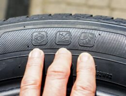 All-season vs performance tires: the choice hidden in ordinary driving