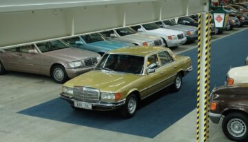 Mercedes 280 SE Icon Gold Metallic 1975